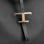 T TIMELESS SHOULDER BAG IN MEDIUM