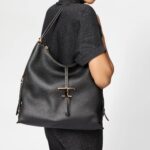 T TIMELESS SHOULDER BAG IN MEDIUM