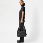 T TIMELESS SHOULDER BAG IN MEDIUM