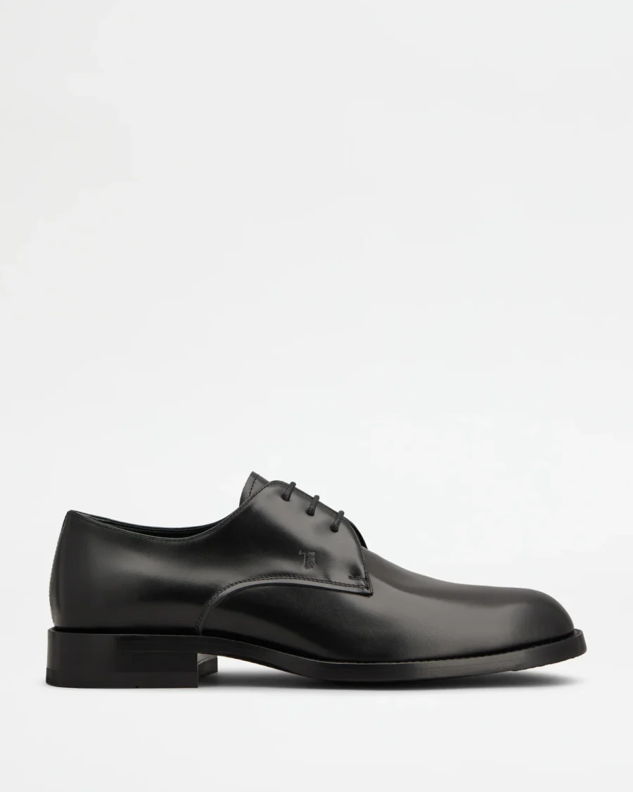 LACE UPS IN LEATHER