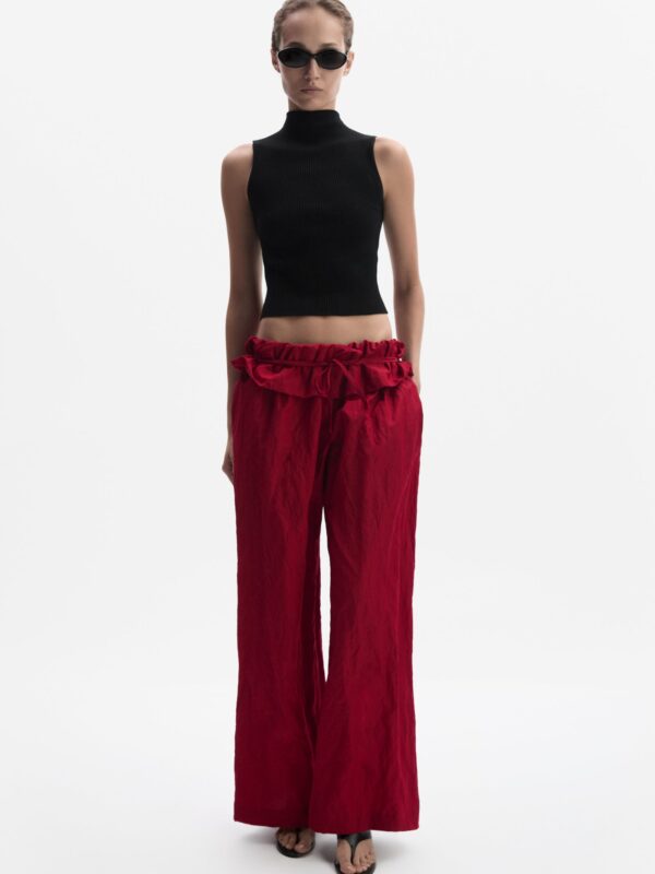 SLEEVELESS KNITTED TOP
