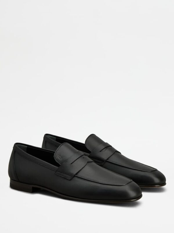 LOAFERS IN LEATHER