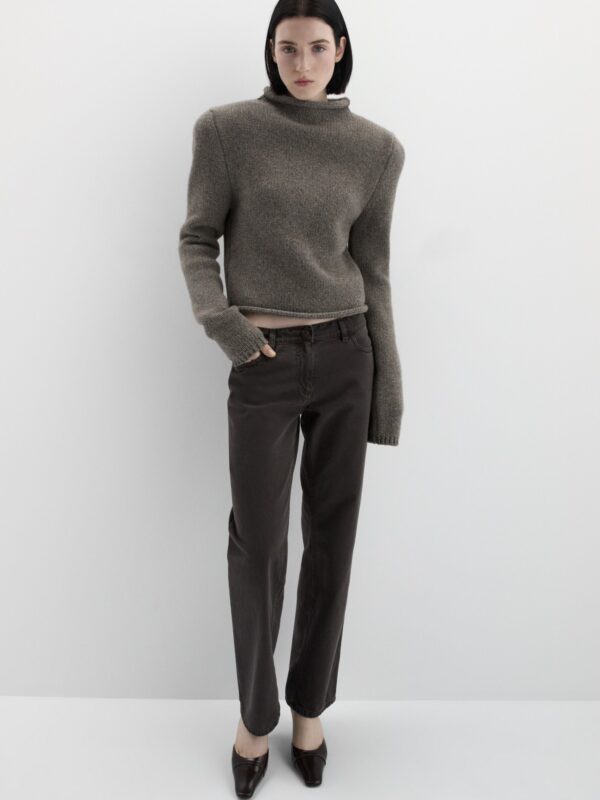 STRAIGHT LEG JEANS